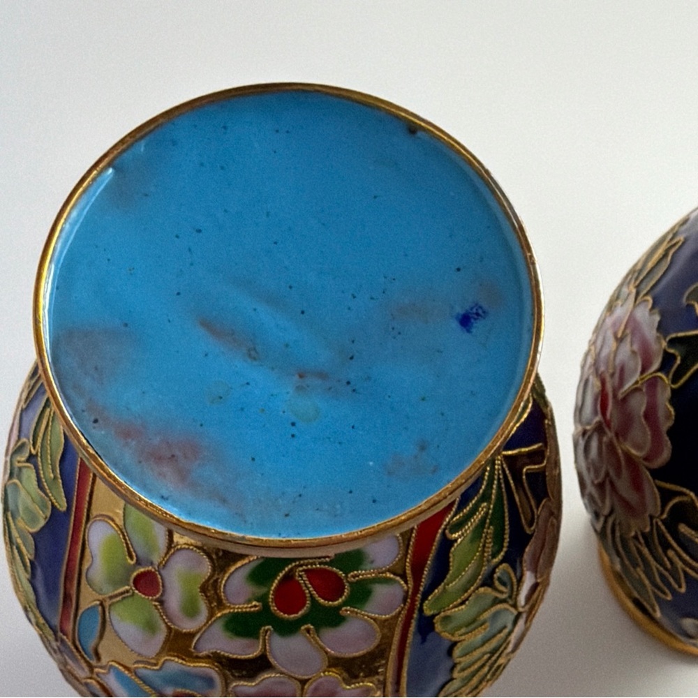 Ornate Chinese Floral Enamel on brass Cloisonné Bud Vase 6” Vintage Set of 2 - Picture 14 of 16